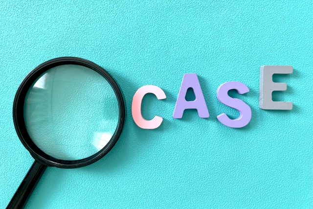 caseの文字と虫眼鏡
