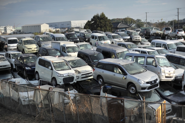 廃車の山