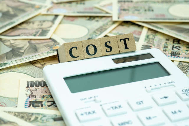 COSTの文字列とお札