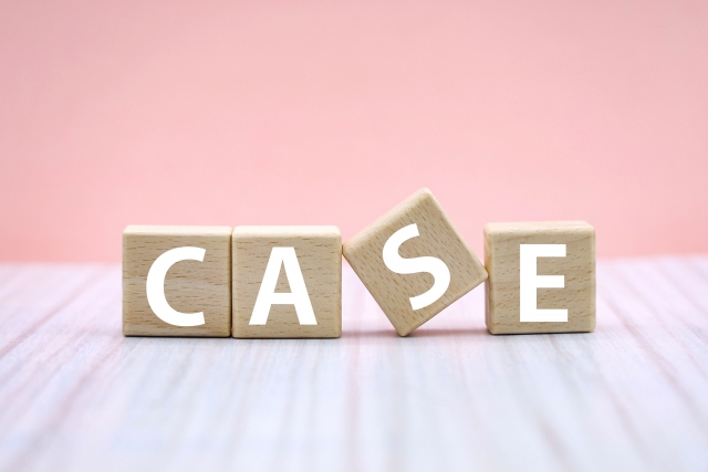 caseと書かれた木のブロック