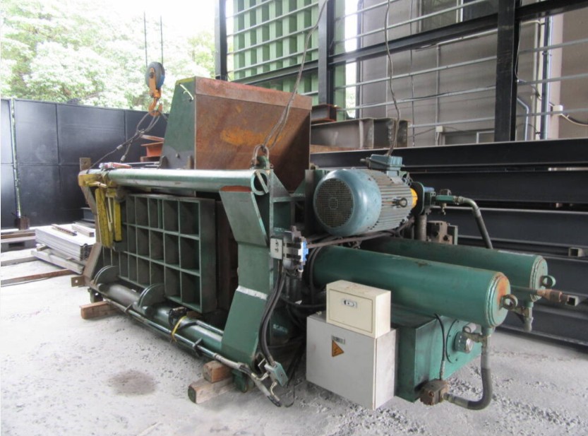 油谷の一方締めプレス機