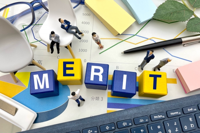 MERITと書かれたブロック