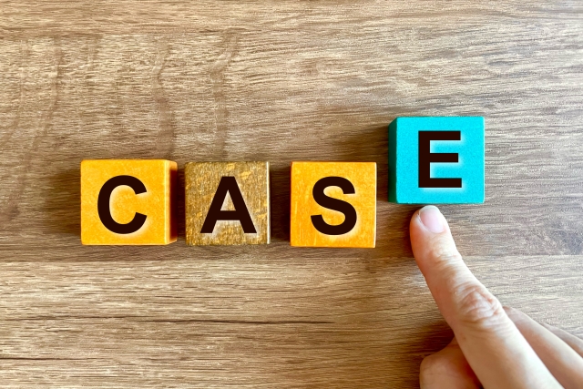 caseと書かれたブロックと指